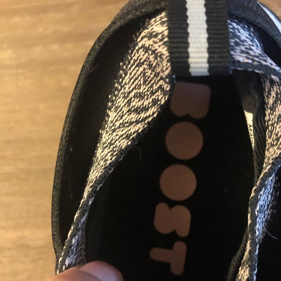 Adidas- Training Boost Sneakers 7 or 7.5 New! - Picture 7 of 8